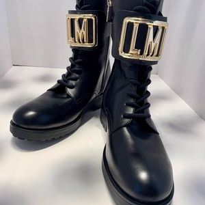 NWT. Moschino Combat leather boot with gold buckle